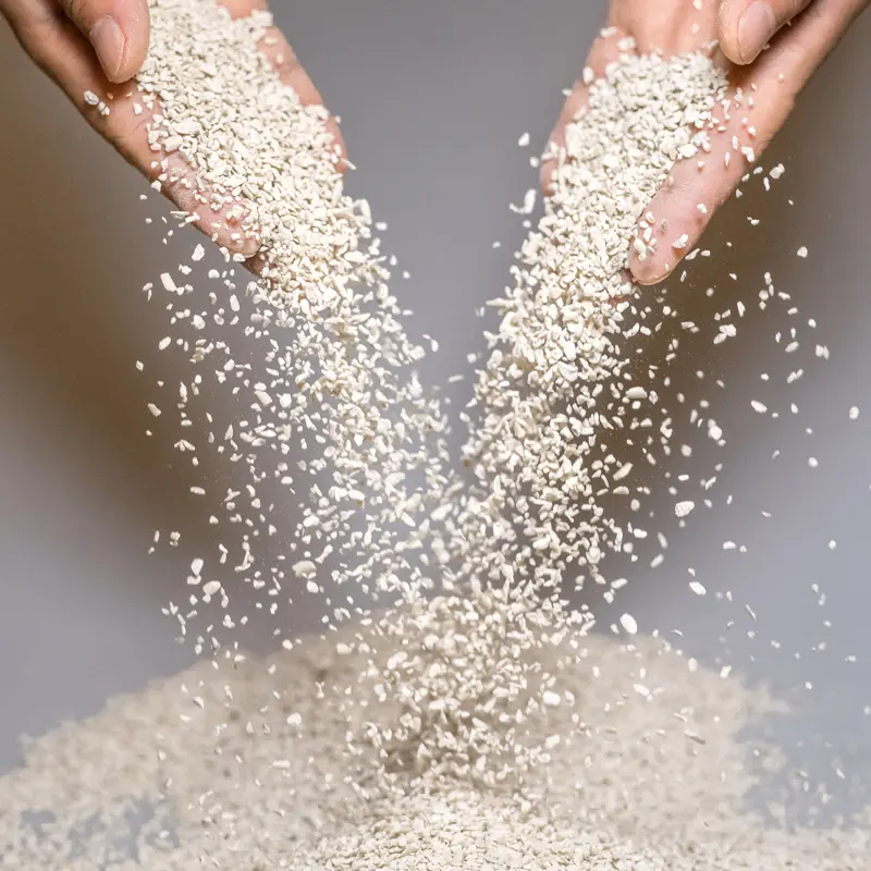 Crushed tofu cat litter in France